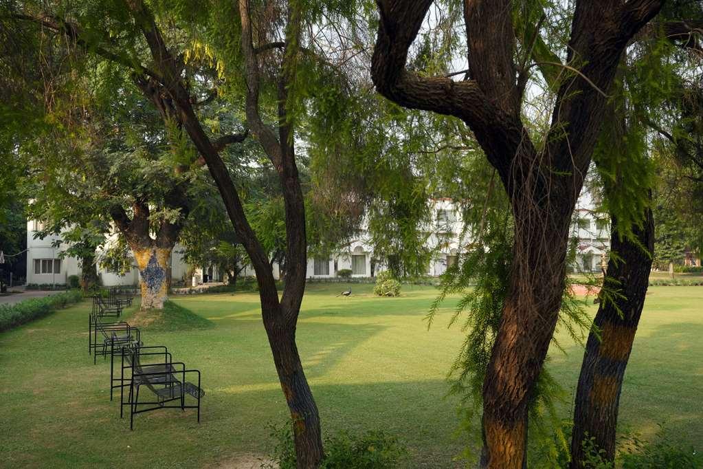 Best Western Resort Country Club Gurgaon Exterior foto